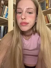 kira_mia webcam stripchat model stream image