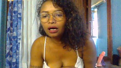 Pricylah webcam cam4 model stream image