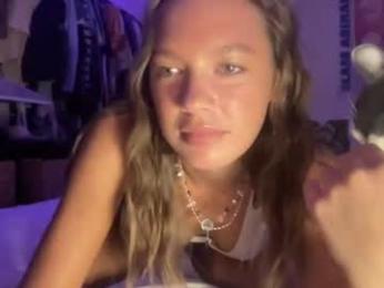 izzyxoxo8 webcam chaturbate model stream image