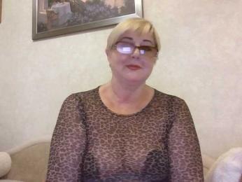 KarinkaSweet webcam model stream image