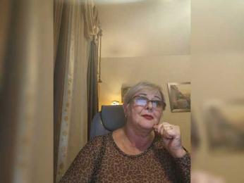 KarinkaSweet webcam model stream image