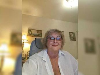 KarinkaSweet webcam bongacams model stream image