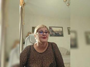 KarinkaSweet webcam model stream image