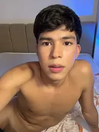 GoldenBenn webcam model stream image