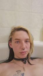 KinkyBeanie420 webcam model stream image