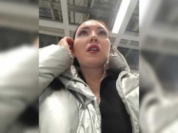 DIVORA webcam model stream image