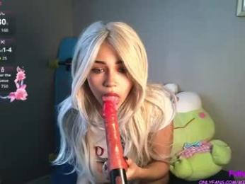 milkandhoneybby webcam model stream image