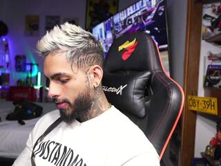 Logan Hugh webcam model stream image