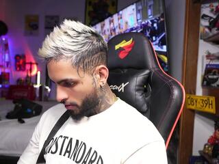 Logan Hugh webcam model stream image