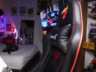 Logan Hugh webcam model stream image