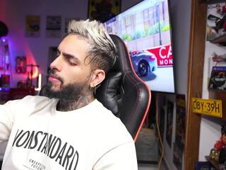 Logan Hugh webcam model stream image