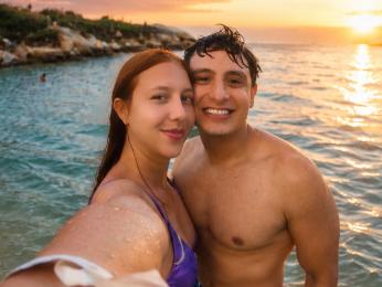 PeterAndHellen webcam model stream image