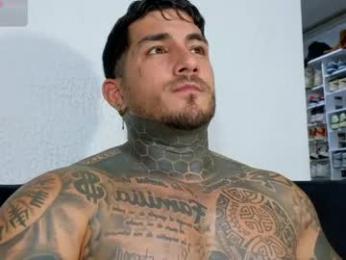 twonaugthy77 webcam model stream image