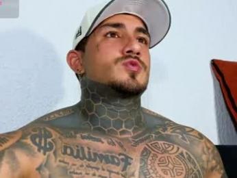 twonaugthy77 webcam model stream image