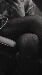 MizzMoist webcam model stream image
