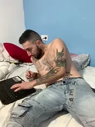 robeertiito webcam model stream image