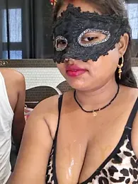 Soniya_G webcam model stream image