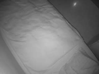 voyeurcam-julmodels-greybed-2 webcam model stream image