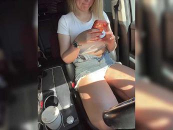 _IBlondy_ webcam model stream image