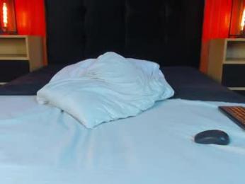 leo_savage_ webcam model stream image
