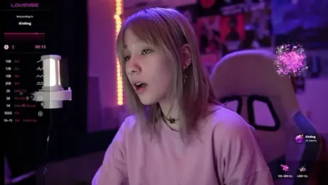 Traharaa webcam stripchat model stream image