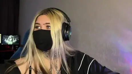 Xtoni_ webcam model stream image