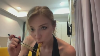 XochitlBrydon webcam cam4 model stream image