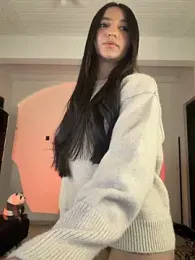 aly_golden_ webcam model stream image