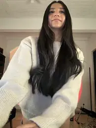 aly_golden_ webcam model stream image