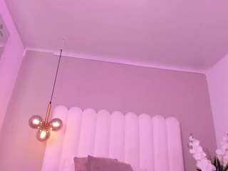 leahrouss webcam model stream image