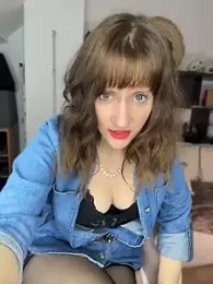 Victoiire webcam model stream image