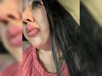 Hotmadamxl webcam model stream image