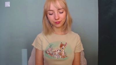 LuciaAdorable webcam model stream image