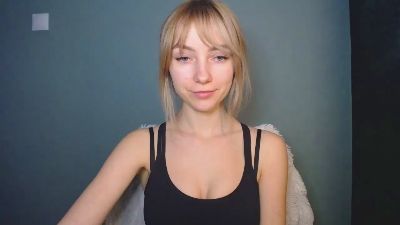 LuciaAdorable webcam model stream image