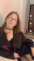 VesnaCrystal webcam model stream image