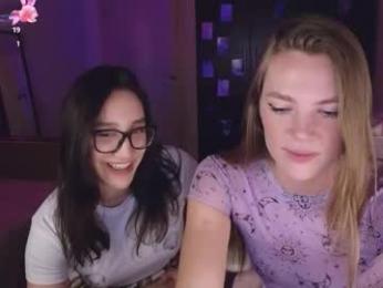 merry_dancers_ webcam model stream image