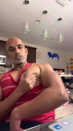 Beachmusclefit webcam model stream image