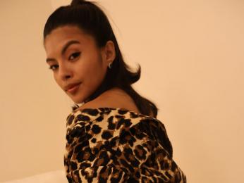 DemiLevia webcam model stream image