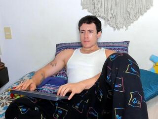 Aaron Bain webcam model stream image