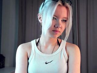 Flo Upson webcam model stream image