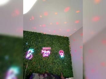 SarenaSoThick webcam model stream image