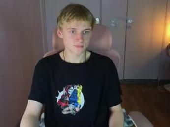 avenrey webcam chaturbate model stream image