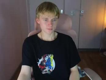 avenrey webcam chaturbate model stream image