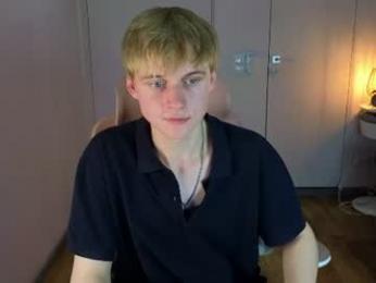 avenrey webcam chaturbate model stream image