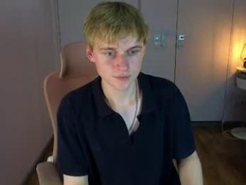 avenrey webcam chaturbate model stream image