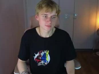 avenrey webcam chaturbate model stream image