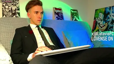 Midnighter_ webcam model stream image