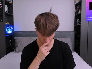 Curtis Crew webcam model stream image