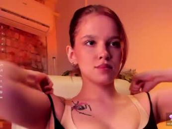 adalyn_glow webcam model stream image