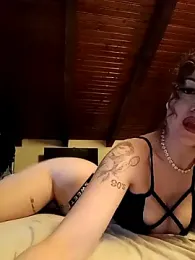 CurlyElisa webcam model stream image